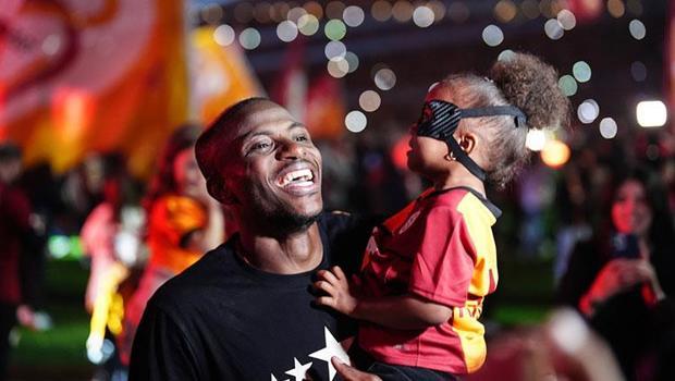 Galatasaray taraftarının presi sürüyor: 'Bizimle kal Osimhen!'