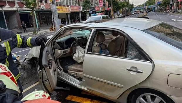 Kavşaktaki can pazarı kamerada! Saniyeler içinde felaket yaşandı
