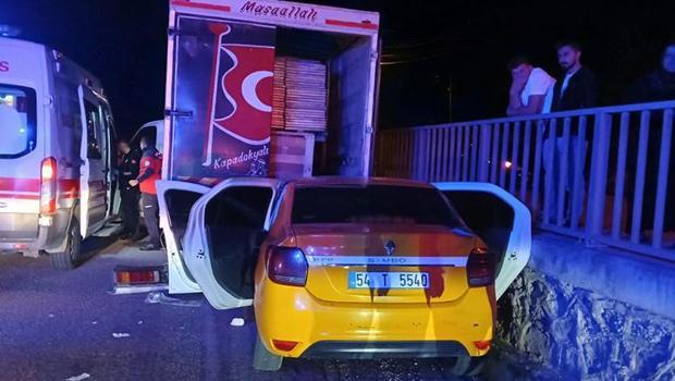 Taksi, kamyonete çarptı! 1 can kaybı, 1 yaralı