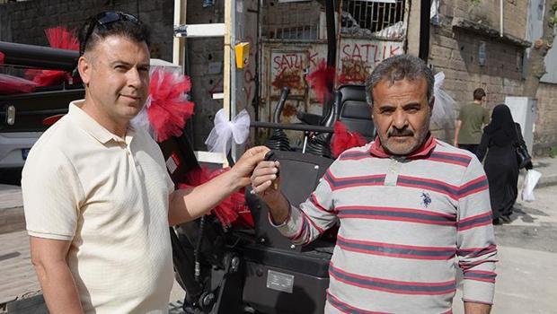 Patrondan Suriyeli işçisine vefa örneği! Ülkesine dönme kararı alınca hediye etti: Tam 1 milyon lira değerinde