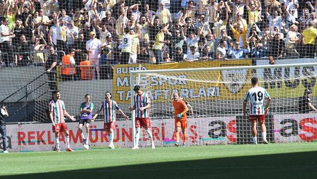 Karşıyaka'da taraftar-futbolcu gerilimi!