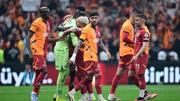 Galatasaray'dan 25. şampiyonluğa 5 yıldızlı kutlama!