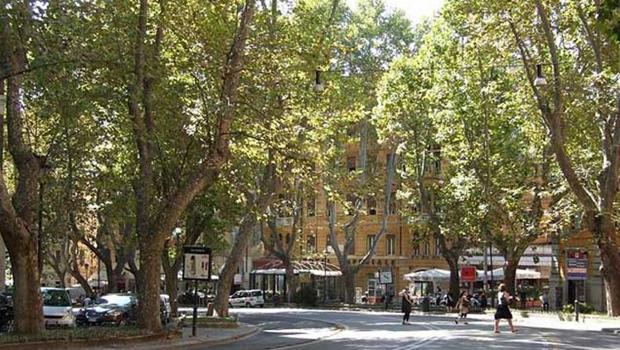 Roma’da ilginç olay! Bir turist, skuteri ile tarihi eser taşırken yakalandı