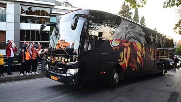 Galatasaray takım otobüsüne taşlı saldırı!
