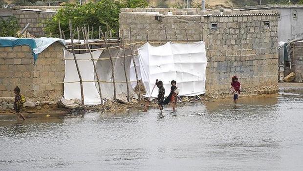 Pakistan'daki fırtınada binalar çöktü: 18 kişi hayatını kaybetti
