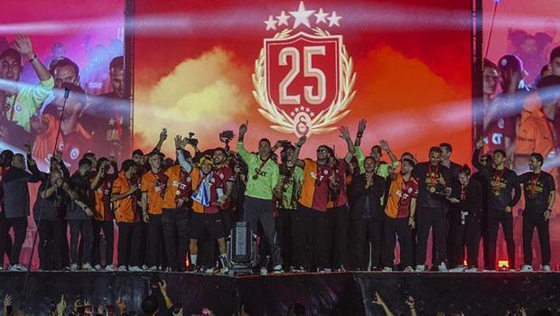 Galatasaray'ın kutlamalarında teknik aksaklıklar ve hatalar can sıktı!