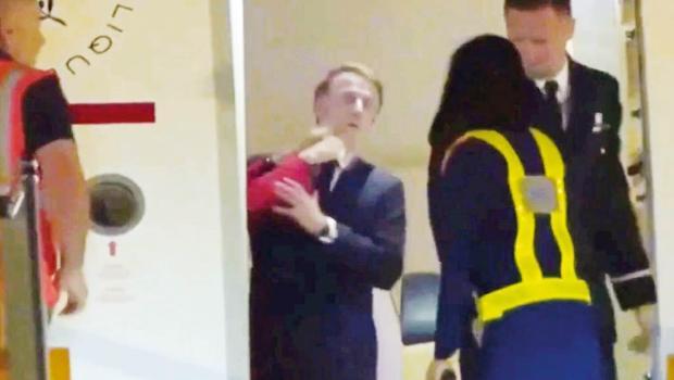 Macron çifti kameraya yakalandı... Tokat mı şaka mı