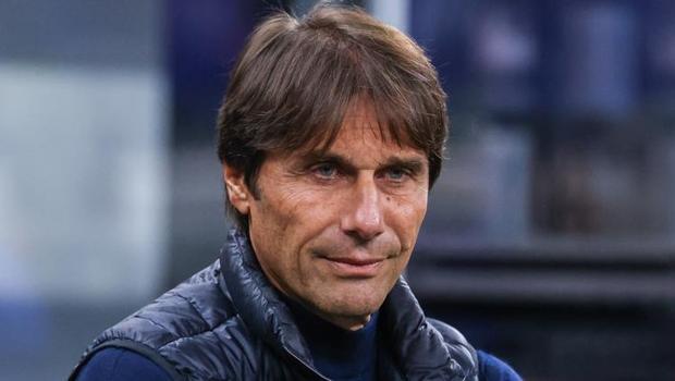 Napoli'nin teknik direktörü Conte takımda kalacak!