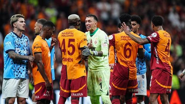 Galatasaray-Başakşehir maçında gerginlik! Osimhen çılgına döndü