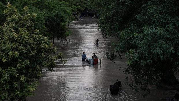 Hindistan'da Muson yağmurları sel felaketine yol açtı: 2 günde 30 kişi öldü