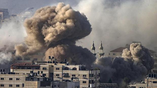 İsrail'in Gazze'nin batısında kampı bombaladı: 7 kişi hayatını kaybetti