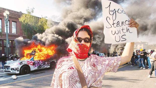 Trump’ın politikaları sokağa döktü... Los Angeles niye yanıyor