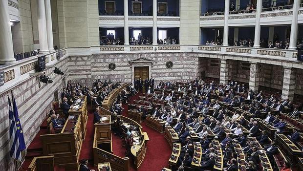 Yunanistan'da aşırı sağcı 3 meclis üyesinin milletvekilliği düşürüldü