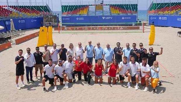 Alanya'da plaj voleybolu heyecanı!