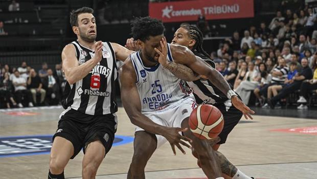 Anadolu Efes seride öne geçti! Beşiktaş...