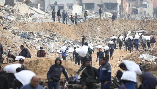 İsrail, yardım bekleyen Gazzelilere saldırdı: En az 22 kişi yaşamını yitirdi