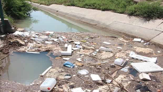 Adana'da inanılmaz görüntü! Uzmanı uyardı: Bu suları kullanmayın