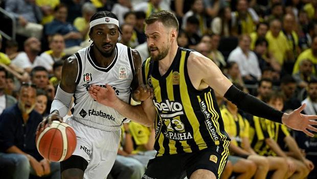 Beşiktaş final serisi üçüncü maçında Fenerbahçe'yi konuk edecek