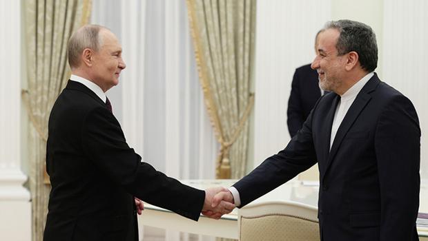 Moskova'da kritik görüşme: Rusya lideri Putin ve İran Dışişleri Bakanı Erakçi bir araya geldi