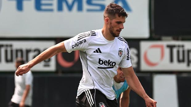 Beşiktaş'ta yeni transfer David Jurasek ilk antrenmanına çıktı!