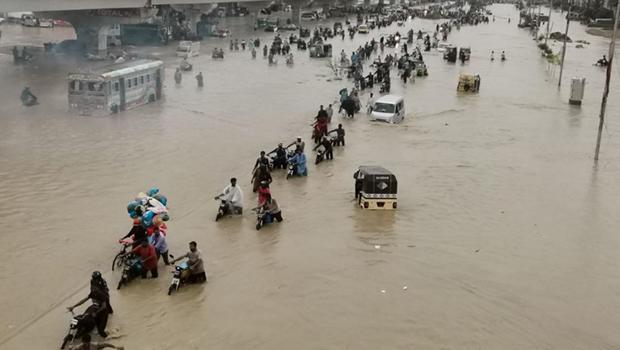 Pakistan'da Muson yağmurları doğal afete dönüştü: 72 kişi hayatını kaybetti