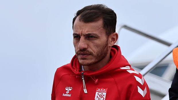 Sivasspor'a veda eden Ziya Erdal'dan tepki: 17 yıl boyunca bu arma için ter döken oyuncularına bir teşekkürü bile çok görüp vefasızlık edenleri siz şanlı Yiğidoların takdirine bırakıyorum