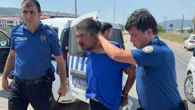 Polis sürücüyü ateş ederek durdurabildi, 4 araç hasar gördü