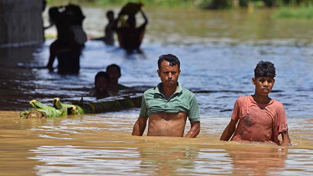 Hindistan'da aşırı yağışlar felaketleri peş peşe getirdi: 85 kişi hayatını kaybetti