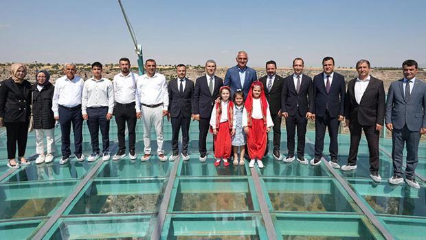 Bakan Ersoy: Yabancı turist rotalarına da girecek bir Uşak için gerekli çalışmaları yapacağız