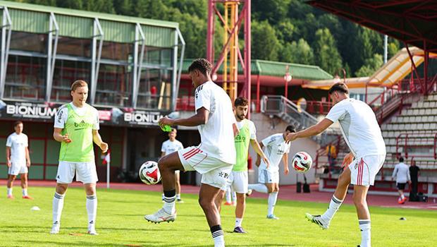 Beşiktaş, kampın son maçına çıkıyor