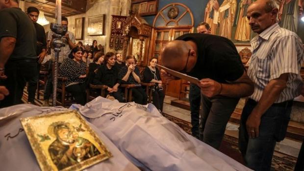 İsrail, bu kez Gazze'de kilise vurdu: 3 ölü