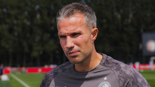 Çekil yolumuzdan Robin van Persie!