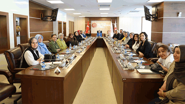 Bakan Göktaş, şehit eşleriyle bir araya geldi