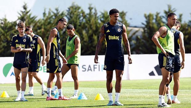 Fenerbahçe'de, yeni sezon hazırlıkları devam ediyor