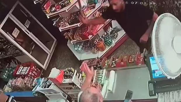 Akıl alır gibi değil: Dondurma için palayla saldırdı