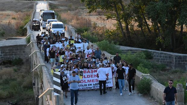 Gülden Coni'nin ailesi katledilen tüm çocuklar için yürüdü