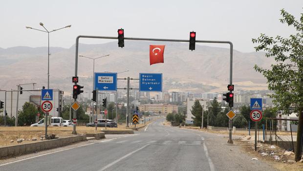 İlçede sıcaklık 47 dereceyi aştı! Sokaklar boş kaldı | 'Ömrümce böyle bir sıcaklıkla karşılaşmadım'
