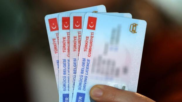 Bakan Yerlikaya açıkladı... Eski tip sürücü belgelerinin yenilenme süresi uzatıldı