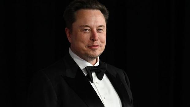 Elon Musk servetine servet kattı! 29 milyar dolarlık ikramiye verildi