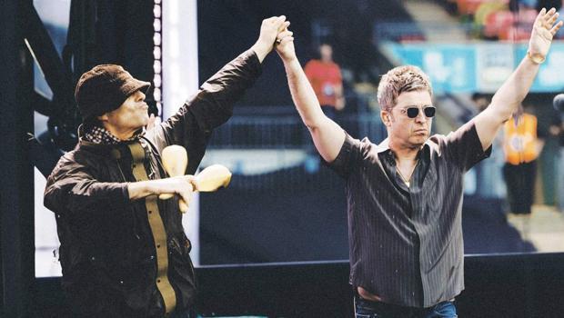 Tribünden düştü… Oasis konserinde trajedi: 1 kişi öldü