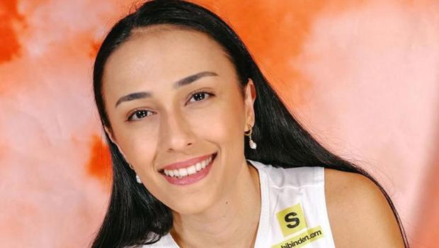 Simge Aköz, sağ elinden ameliyat oldu