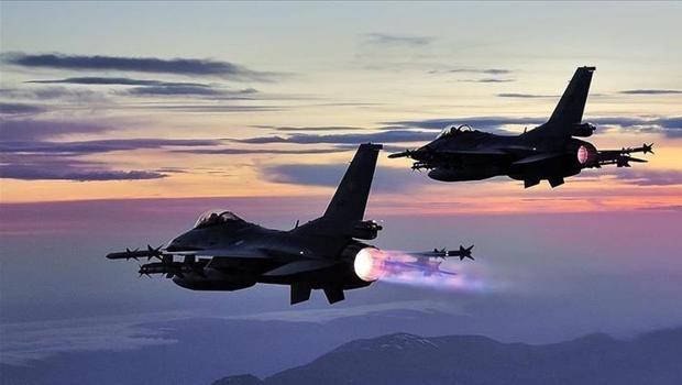 Savaş uçağı okyanusa düştü: Pilot sağ kurtuldu