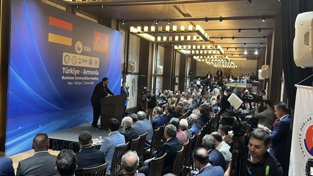 Türkiyə və Ermənistan iş adamları Qarsta iqtisadi əməkdaşlığı müzakirə etdi