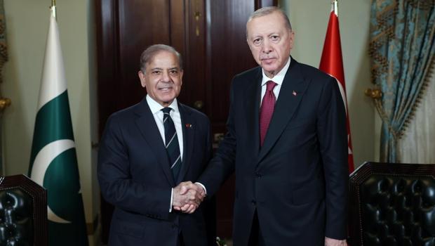 Pakistan Baş Naziri Türkiyəyə strateji tərəfdaşlığı gücləndirmək üçün səfər edib