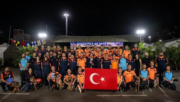 Venesuela zəlzələdən sonra türk xilasetmə komandalarını mükafatlandırdı