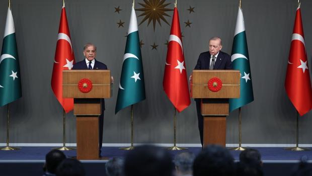 Rəcəb Tayyib Ərdoğan və Şəhbaz Şərif iki ölkə arasında 5 milyard dollar ticarət hədəfini təsdiqləyib