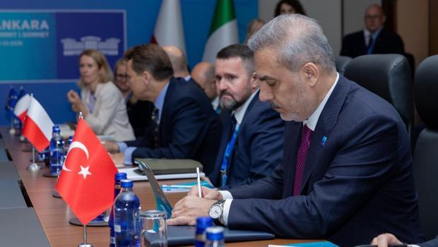 Hakan Fidan NATO Zirvəsi çərçivəsində Ankarada Nazir Görüşlərində İştirak Edib