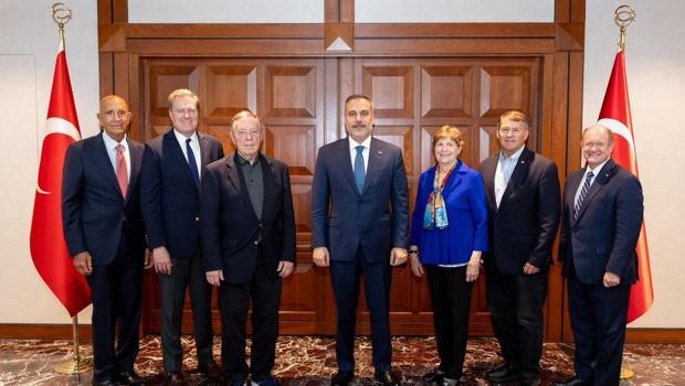 ABŞ senatorları Türkiyənin F-35 proqramına qayıdışını NATO üçün faydalı sayır