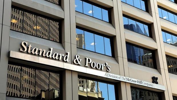 S&P Türkiyə banklarının şoklara qarşı müqavimət göstərməsini azalan inflyasiya sayəsində açıqlayıb