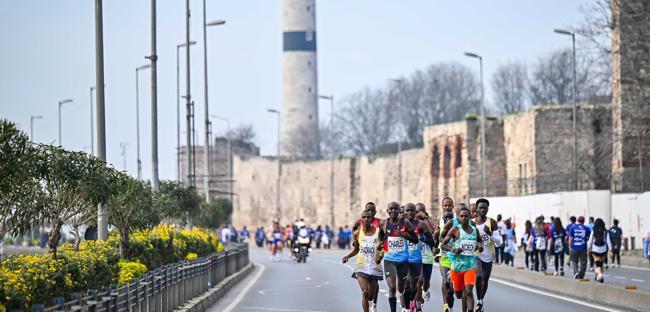 New records set as athletes race in Istanbul